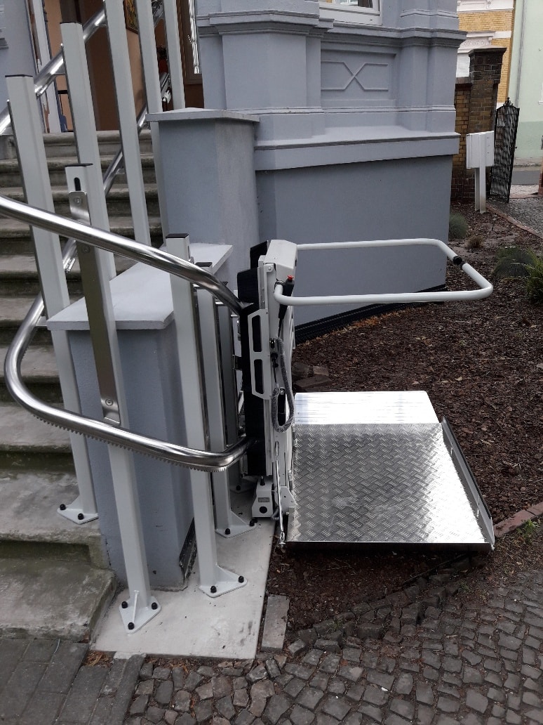 Platvormtõstuk STRATOS (pööranguga treppidele)