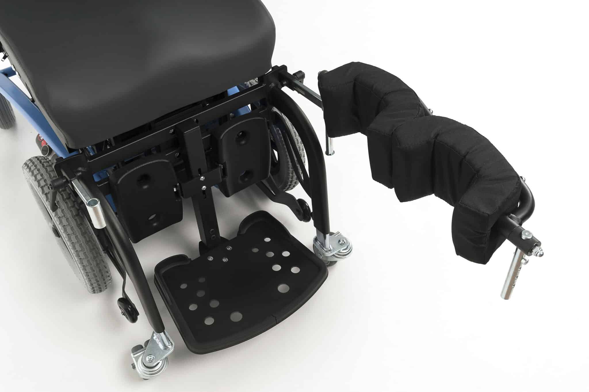 Püstitõstmisfunktsiooniga elektriline ratastool Navix S.U - detailne jalaosa
